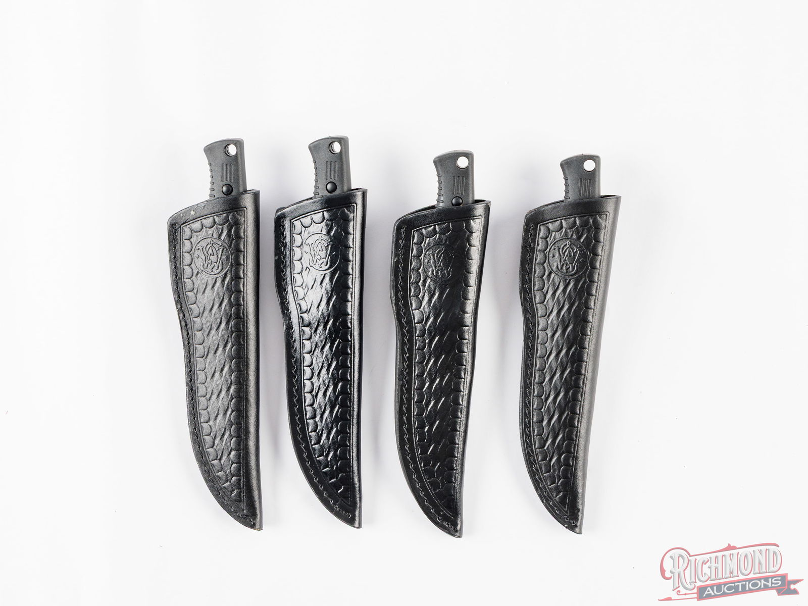 Four Smith & Wesson Small Fixed Blade Hunting Knives & Limited Edition Folder - 4