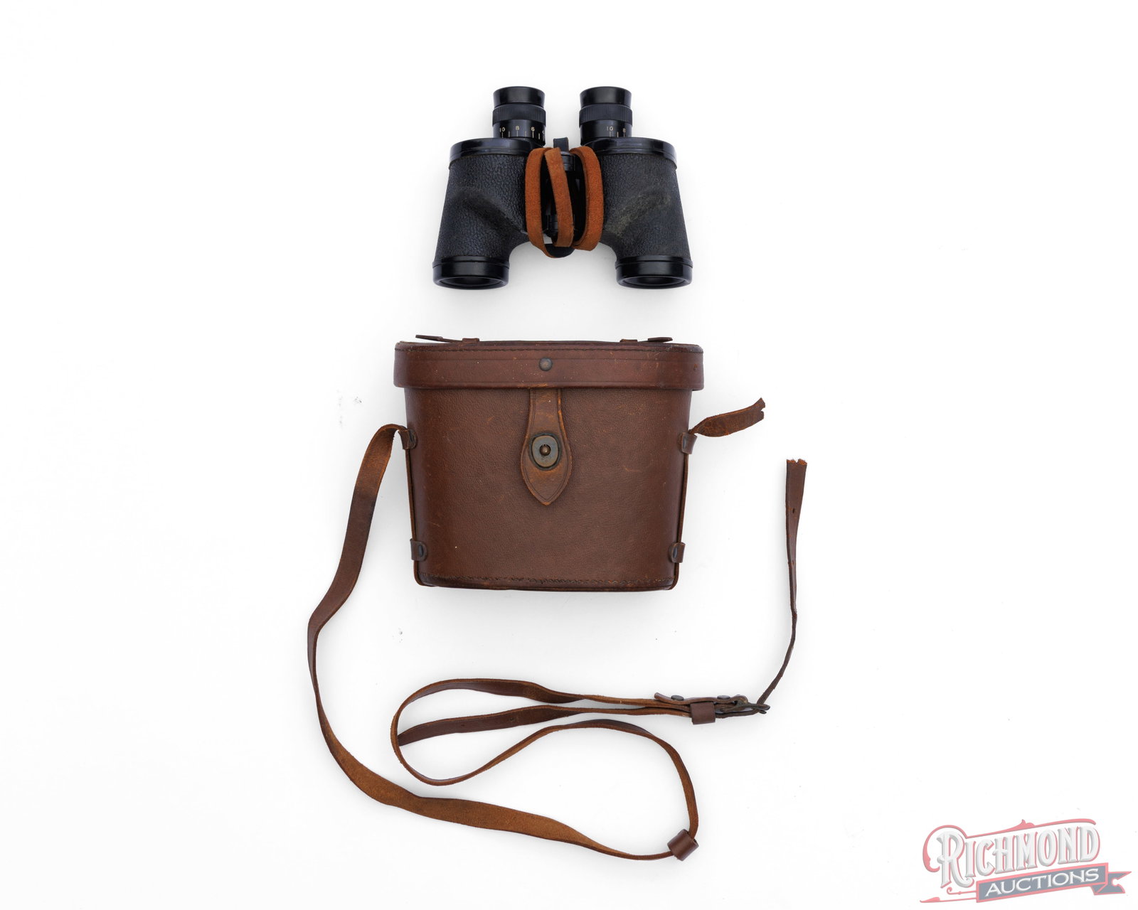 US Navy Buships Mk XXXIII Mod. 0 Binoculars With Leather Carry Case 6x30: Dated 1943, these binoculars were made by Universal Camera Corporation, New York. They are marked "US Navy Buships MkXXXIII Mod 0 with 6x30 magnification. Included is a leather strap on the