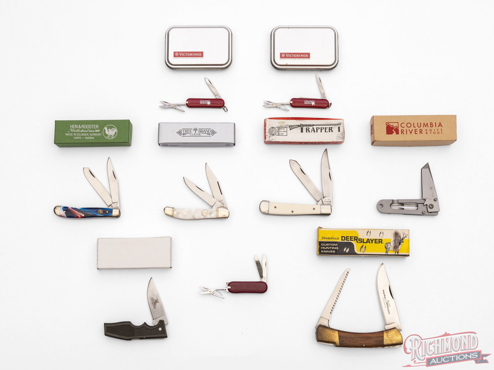 Lot of Nine Assorted Collector Folder Knives Includes Boker, Hen & Rooster, Victorinox, Columbia: This lot includes nine assorted pocket/folder knives. All but one Victorinox are in the original boxes or tins. Includes three Victorinox, two Georgia State Parks stamped. One United Cutlery Trapper I