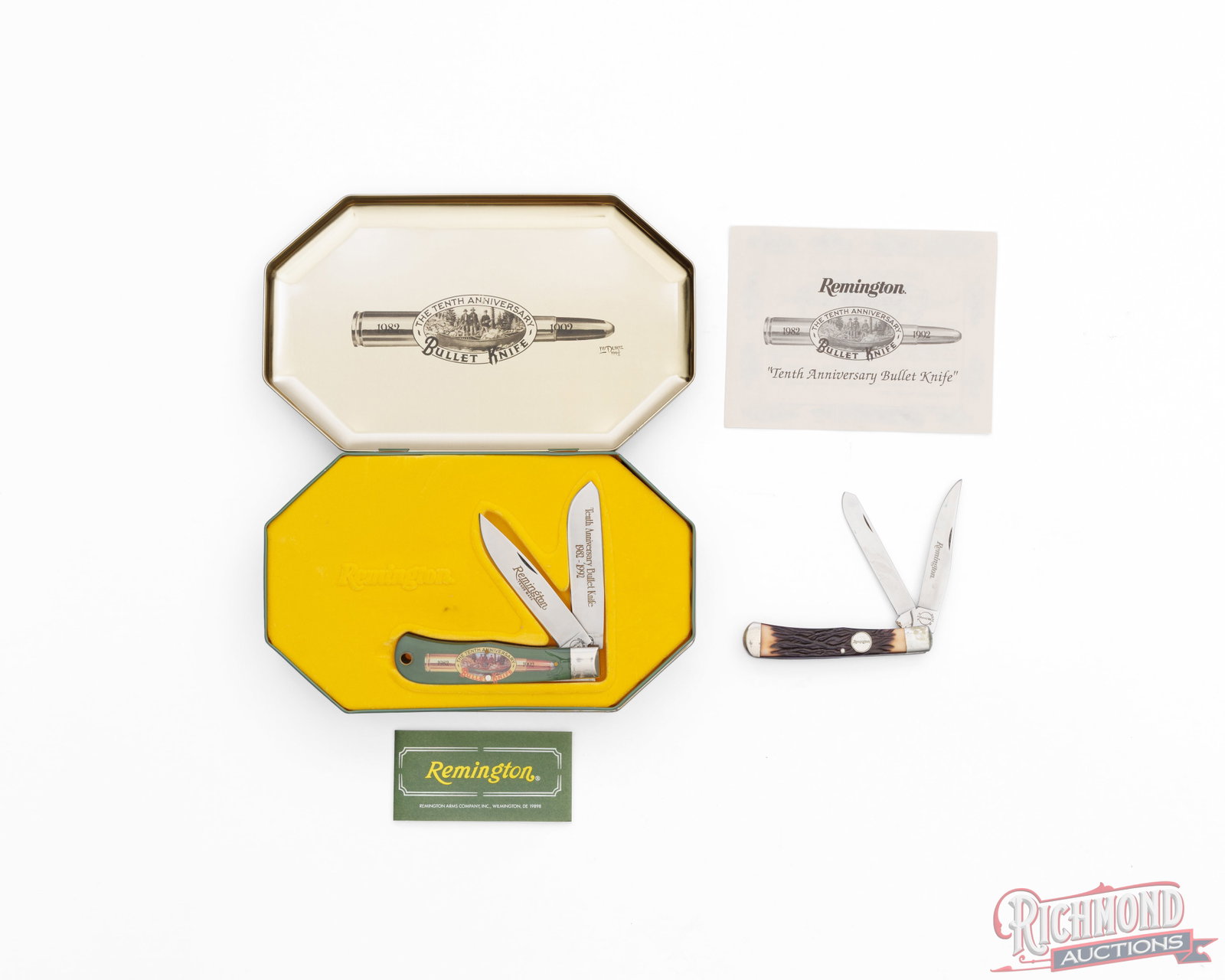 Remington Tenth Anniversary Bullet Knife & Trapper Folder Knife: Two Remington knives in this lot. First is the Tenth Anniversary Bullet Knife, model R1123 Trapper in commemorative tin. The model R1123 Trapper features two 3-1/4" blades, brass liners, nickel