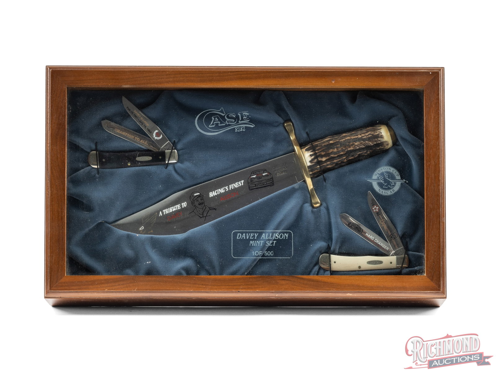 Case XX Davey Allison Mint Set 1 of 500 Bowie Knife and Two Trapper Folder Knives: This display set is a Davey Allison commemorative 1 of only 500 produced. Features a Case Bowie and two, two-blade Trapper models. All blades are etched to tribute Nascar driver Davey Allison. Wood