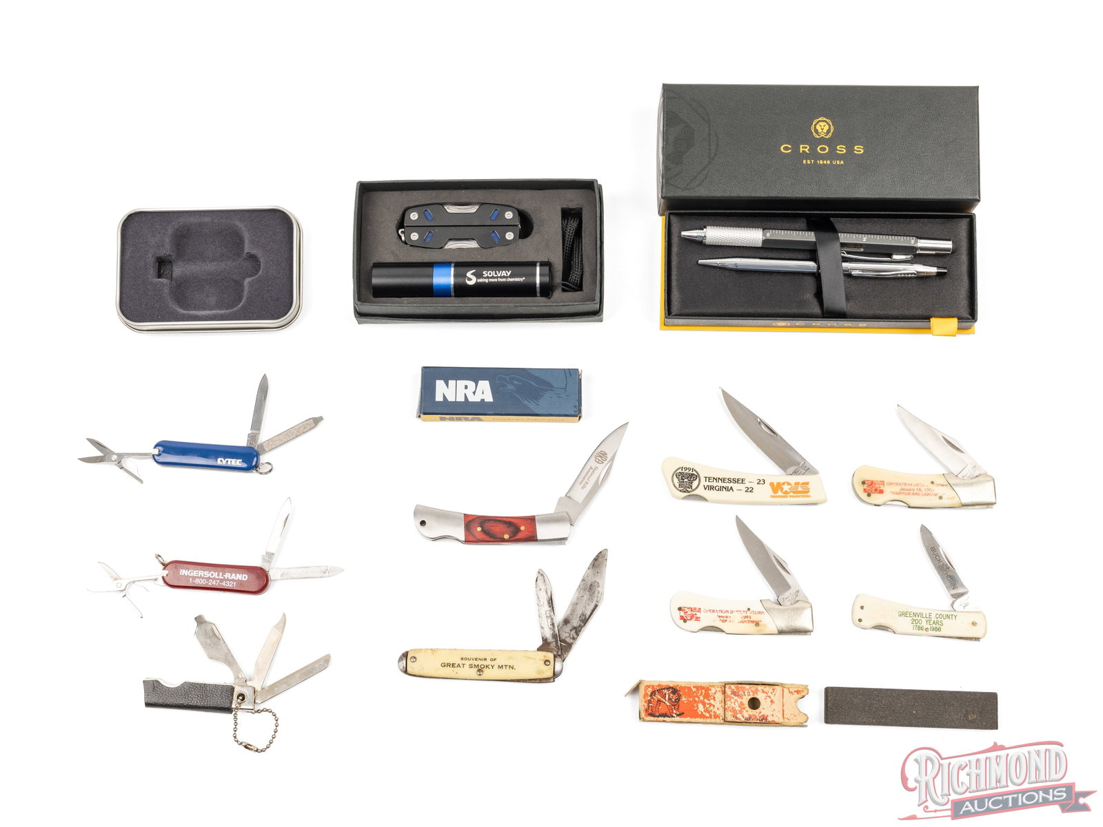 Lot of Vintage and Modern Advertising Pocket Knives, New Victorinox & Cross Pen: This lot consist of vintage and modern advertising pocket knives, one vintage pocket sharpener, a new Victorinox pocket knife, Solvay mini flashlight and multi-tool set and a Cross pen still in the