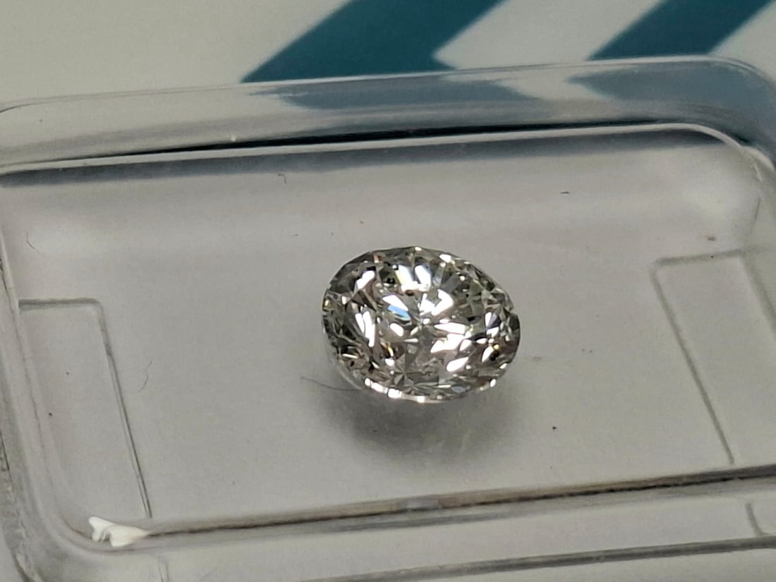0.71 Carat Round Brilliant Natural Diamond - IGI Certified - Rare Colorless F Grade - 5