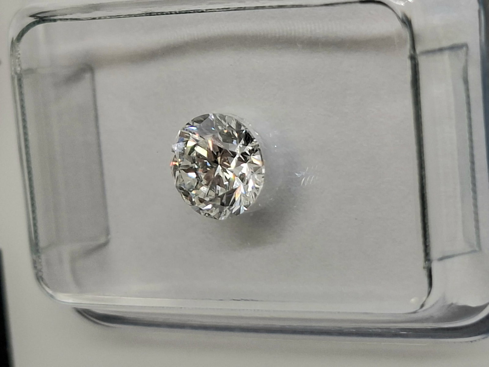 0.71 Carat Round Brilliant Natural Diamond - IGI Certified - E Color / VVS1 - Sealed - 3