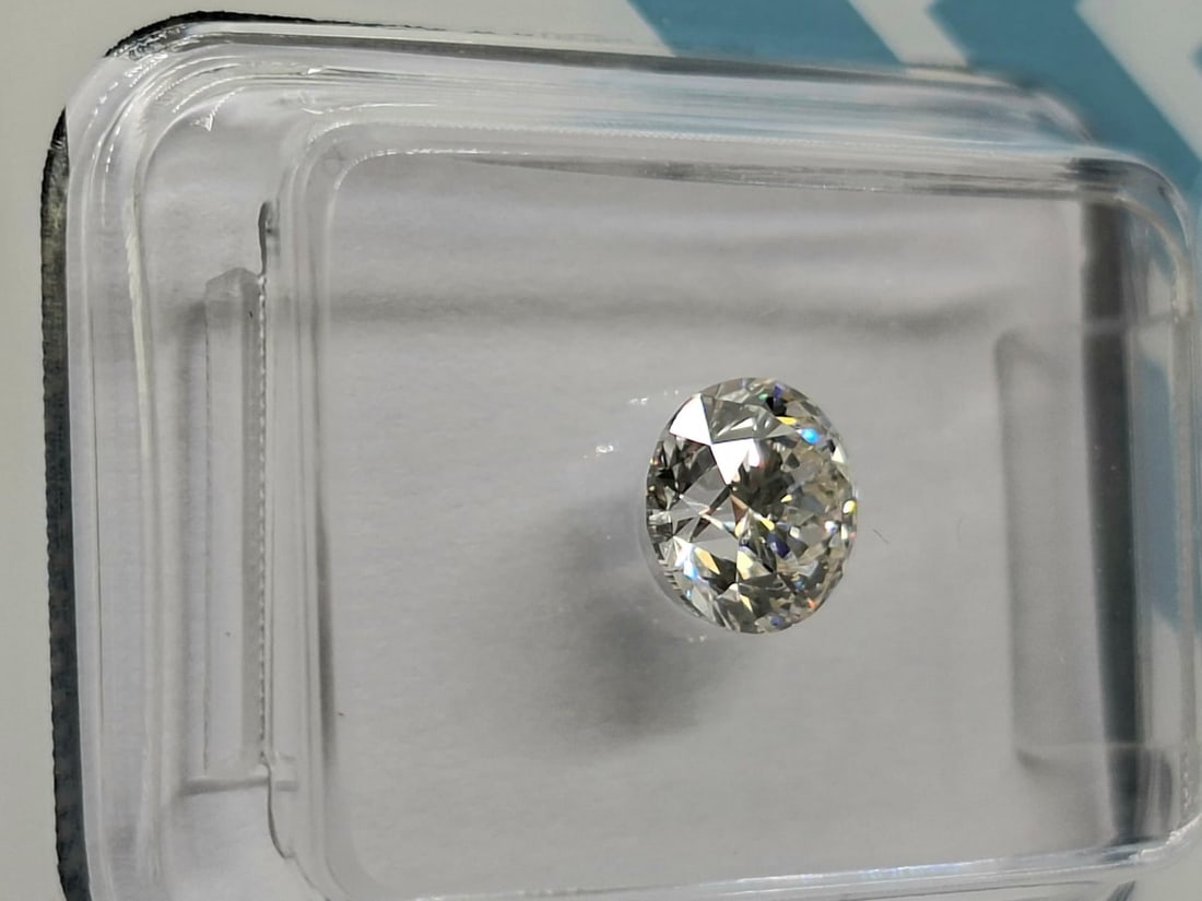 0.74 Carat Round Brilliant Natural Diamond - IGI Certified - G Color / VVS1 - Sealed - 4