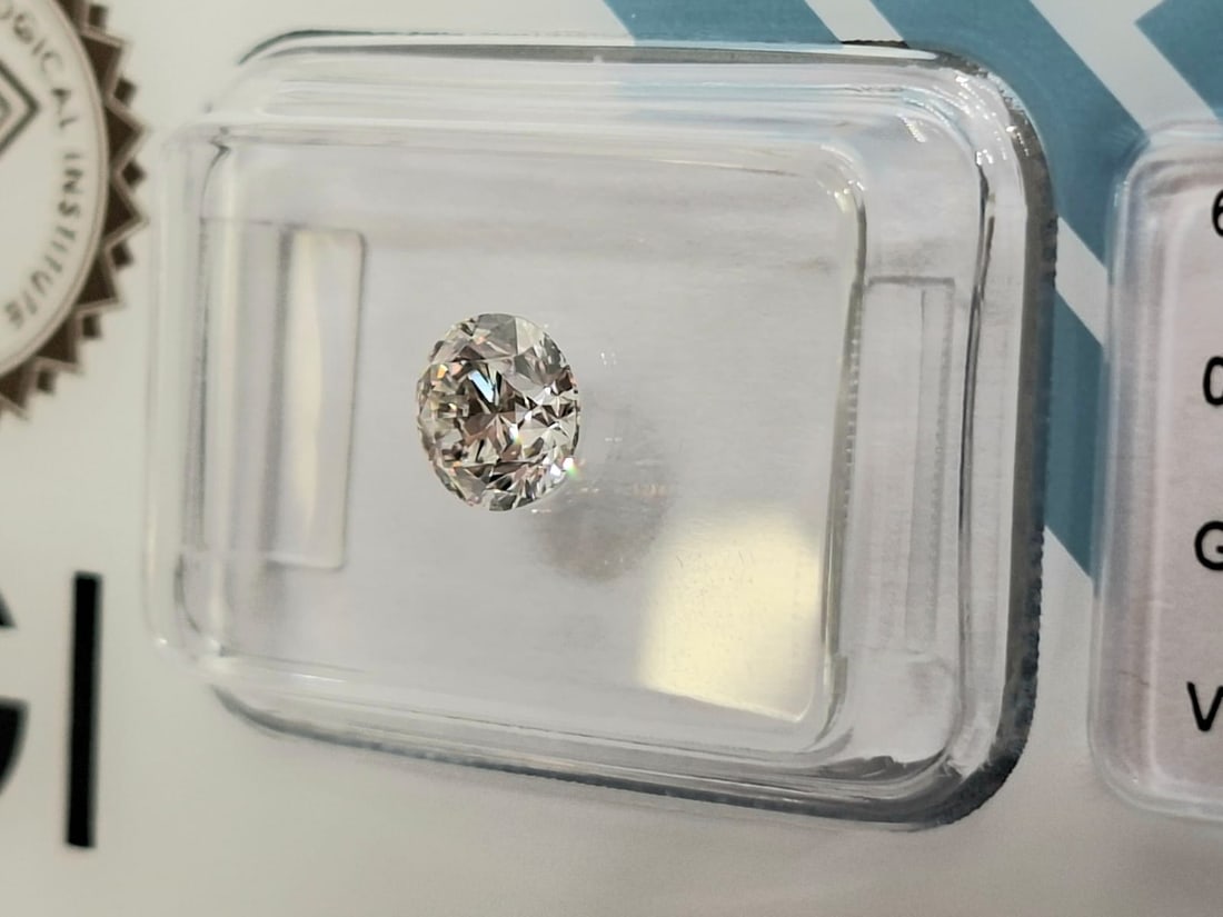0.74 Carat Round Brilliant Natural Diamond - IGI Certified - G Color / VVS1 - Sealed - 5