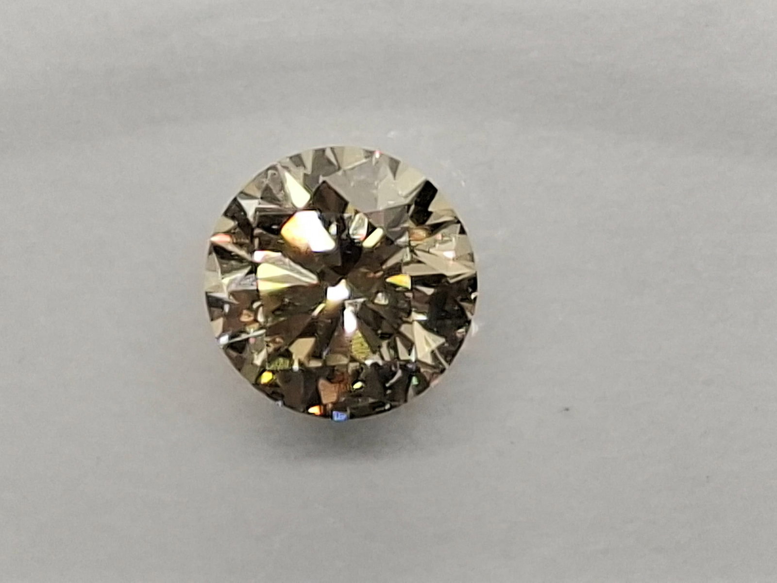 0.50 Carat Fancy Light Brownish Yellow Round Diamond - IGI Certified - VVS2 / Excellent Cut - Sealed: 0.50 Carat Fancy Light Brownish Yellow Round Diamond Official IGI Certified • Natural Fancy Color • VVS2 Clarity • Excellent Cut • Sealed in CertiCard Official Certificate Details