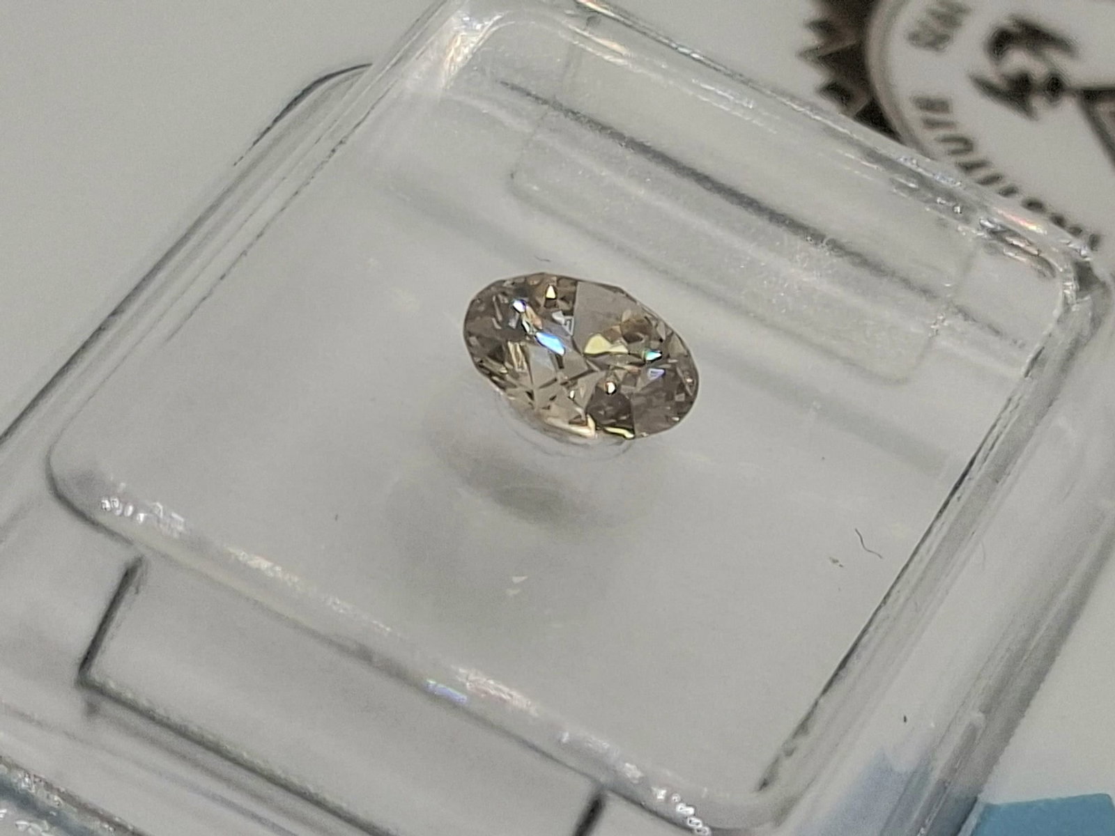0.50 Carat Fancy Light Brownish Yellow Round Diamond - IGI Certified - VVS2 / Excellent Cut - Sealed - 5