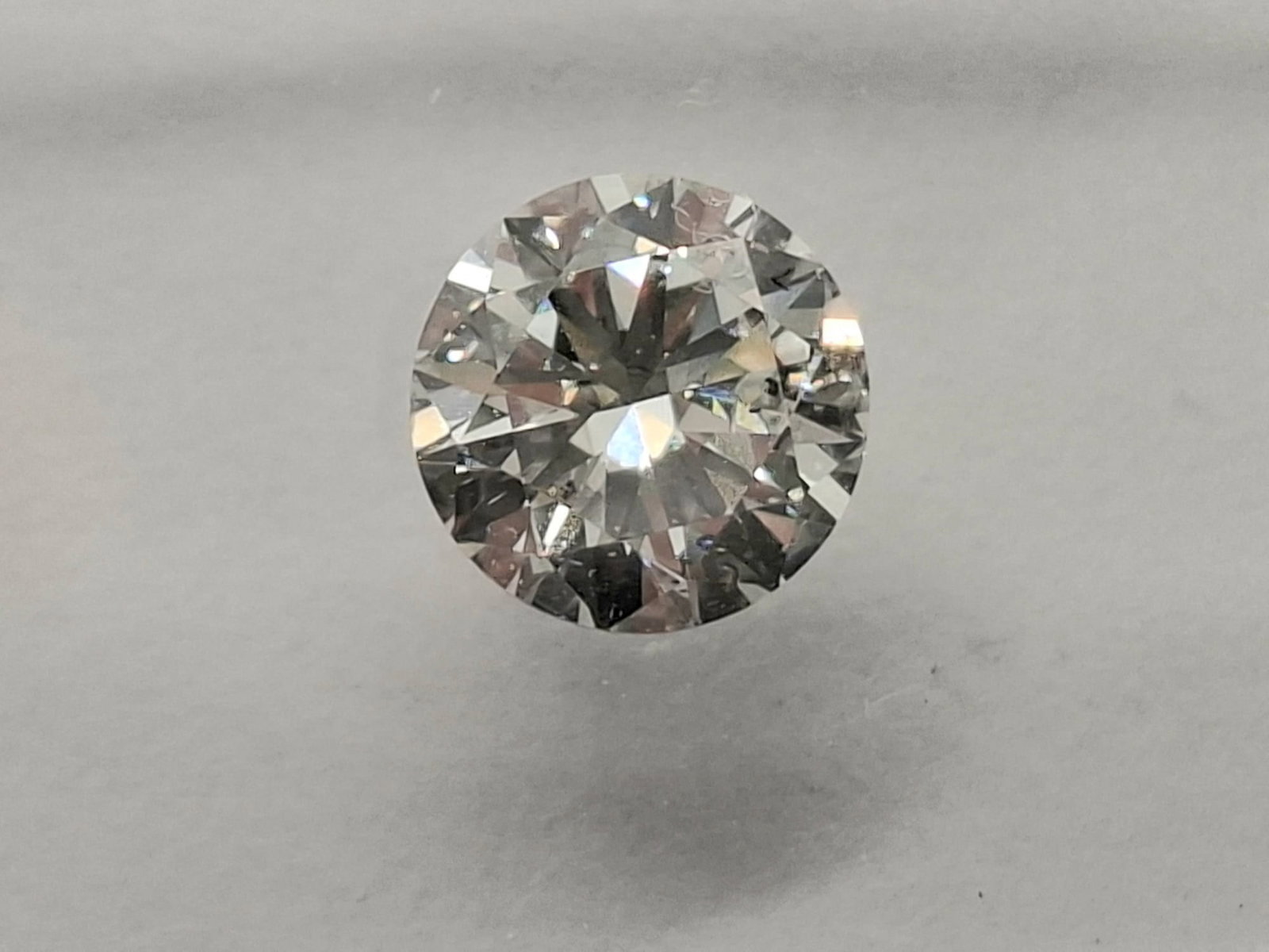 0.71 Carat G / SI2 Round Brilliant Diamond - IGI Certified - Sealed - 4