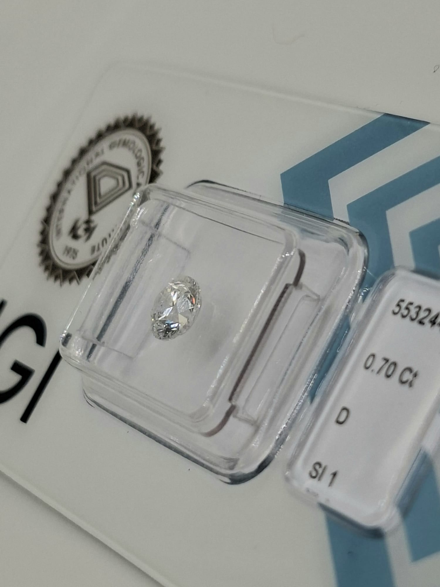 0.70 Carat D Color / SI1 Clarity Round Diamond - IGI Certified - Sealed - 3