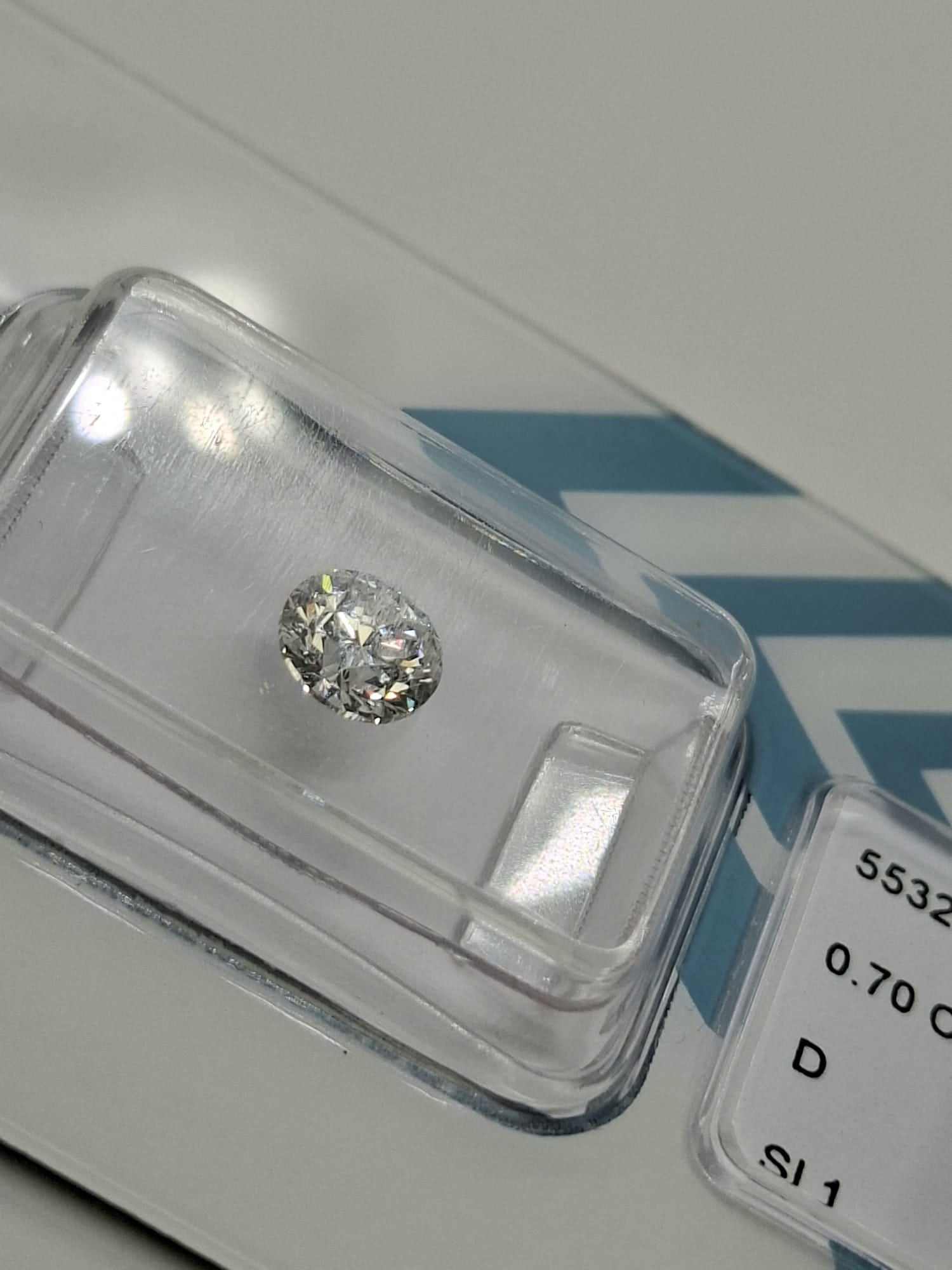 0.70 Carat D Color / SI1 Clarity Round Diamond - IGI Certified - Sealed - 6