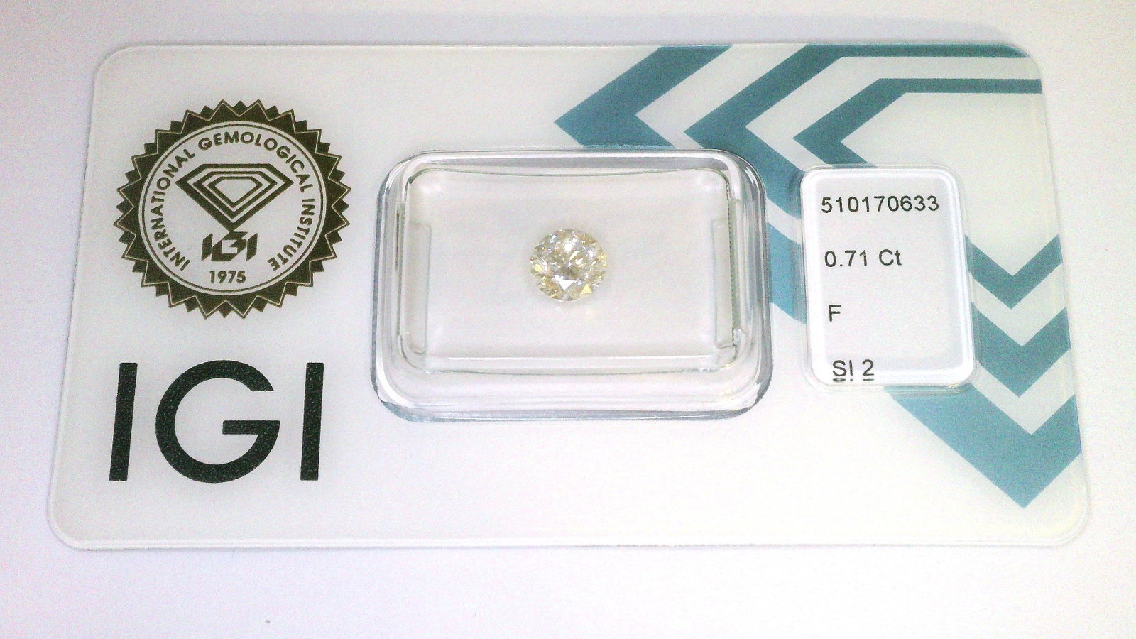 0.71 Carat F / SI2 Round Brilliant Diamond - IGI Certified - Sealed - 3