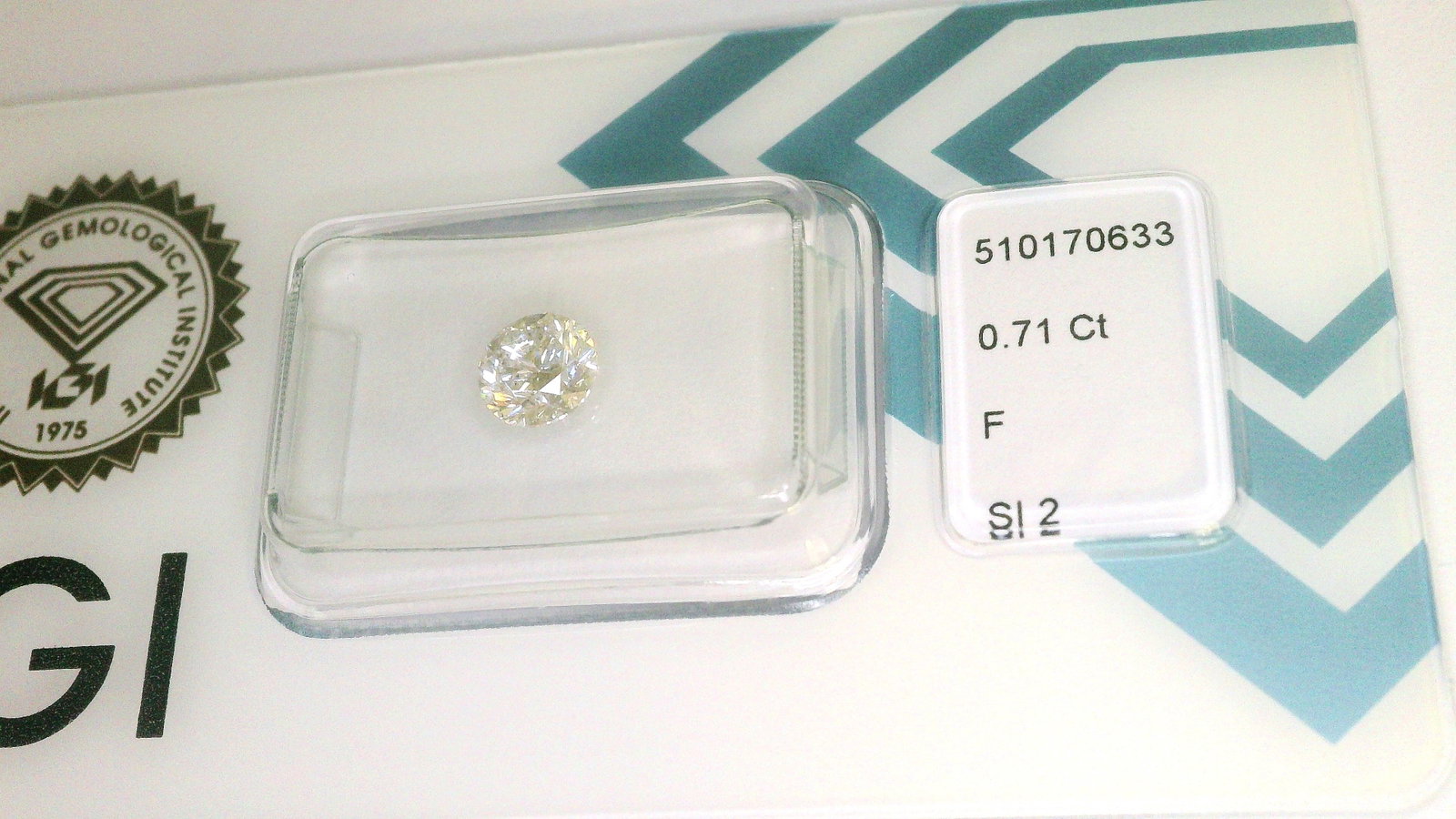 0.71 Carat F / SI2 Round Brilliant Diamond - IGI Certified - Sealed - 4
