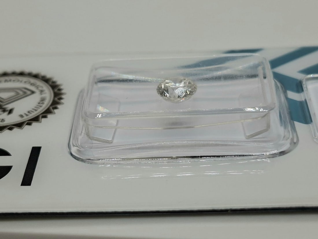 0.70 Carat H / VS 2 Round Brilliant Diamond - IGI Certified - Sealed - 4