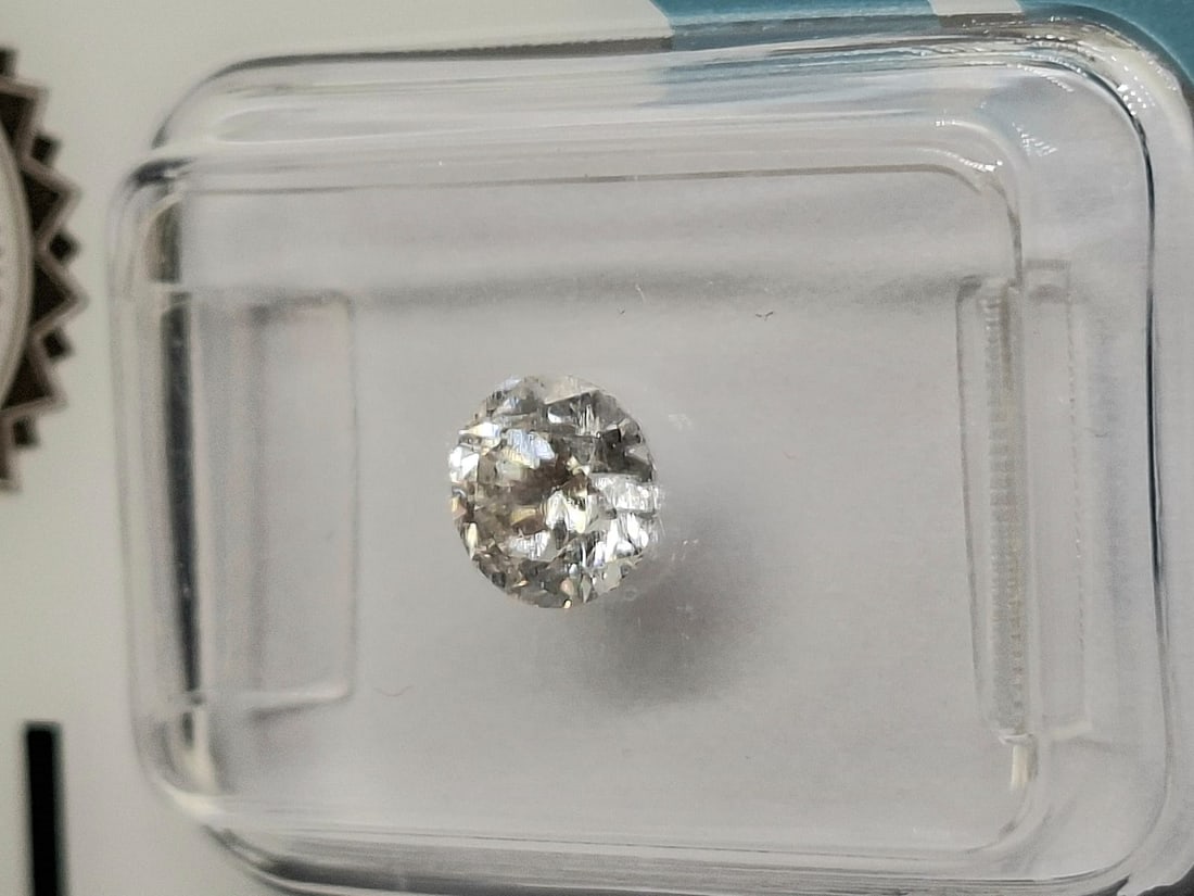 0.70 Carat H / VS 2 Round Brilliant Diamond - IGI Certified - Sealed - 6