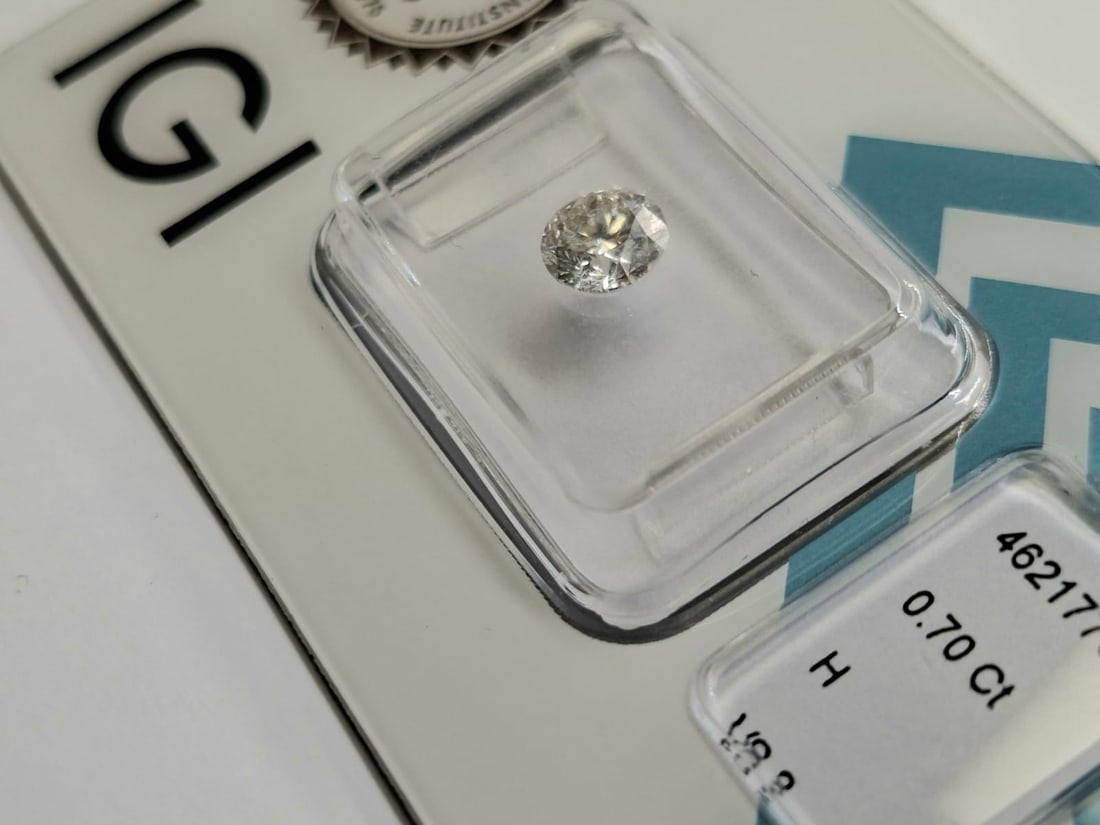 0.70 Carat H / VS 2 Round Brilliant Diamond - IGI Certified - Sealed - 7