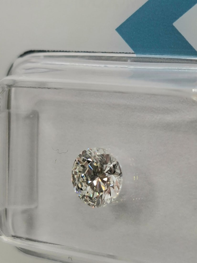 0.70 Carat G / VVS 1 Round Brilliant Diamond - IGI Certified - Sealed - 7