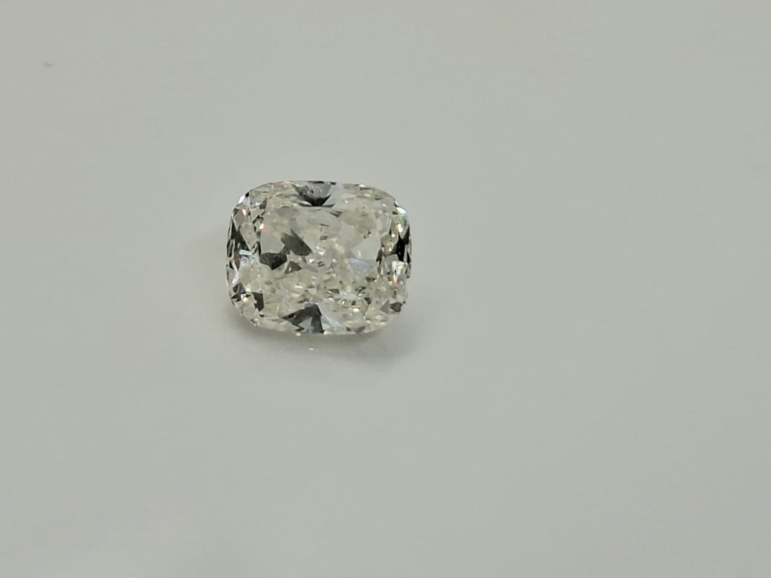 0.93 Carat K / VS2 Cushion Modified Brilliant Diamond - GIA Certified - 2