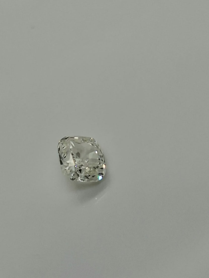 0.93 Carat K / VS2 Cushion Modified Brilliant Diamond - GIA Certified - 4