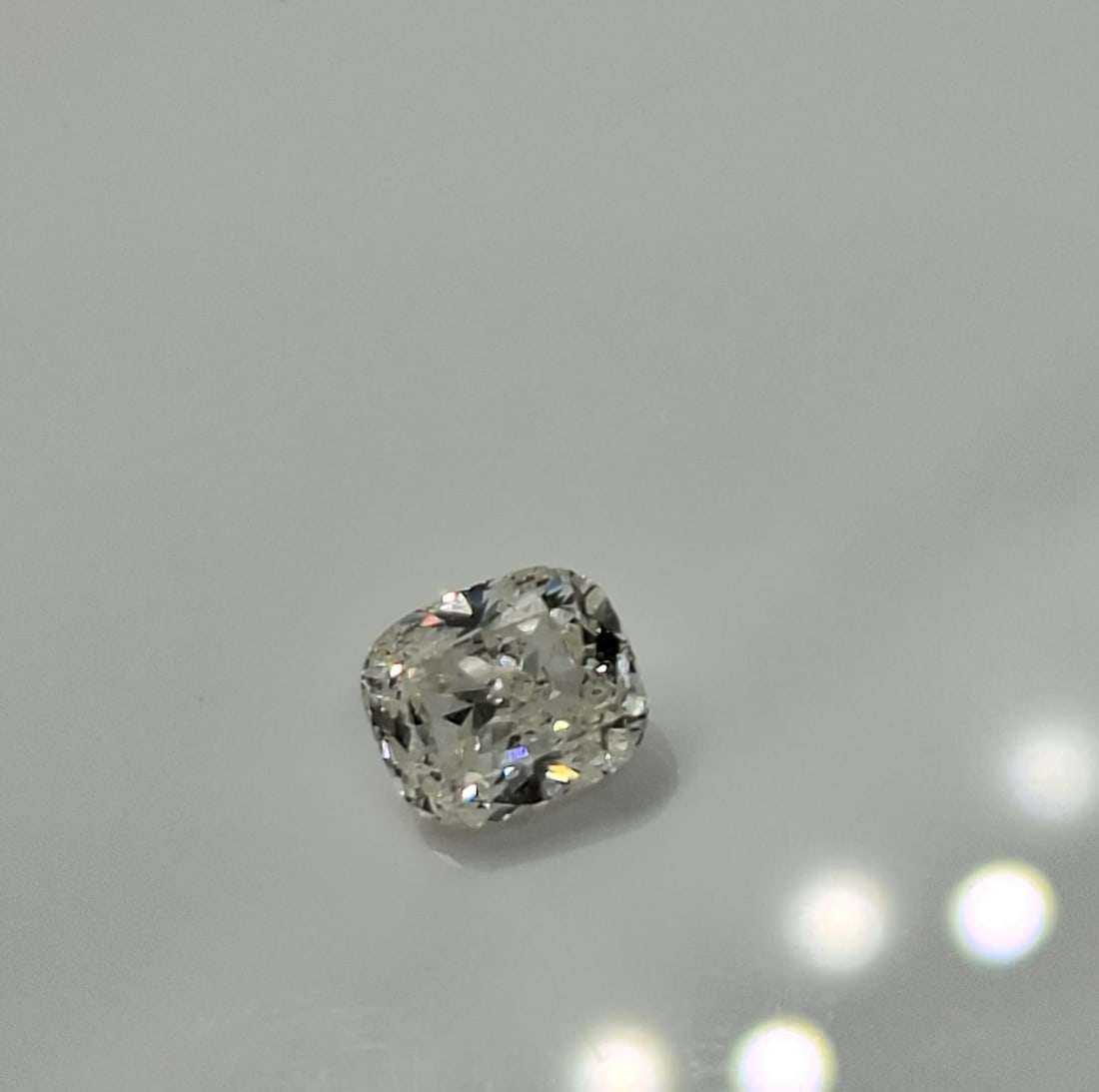 0.93 Carat K / VS2 Cushion Modified Brilliant Diamond - GIA Certified - 6