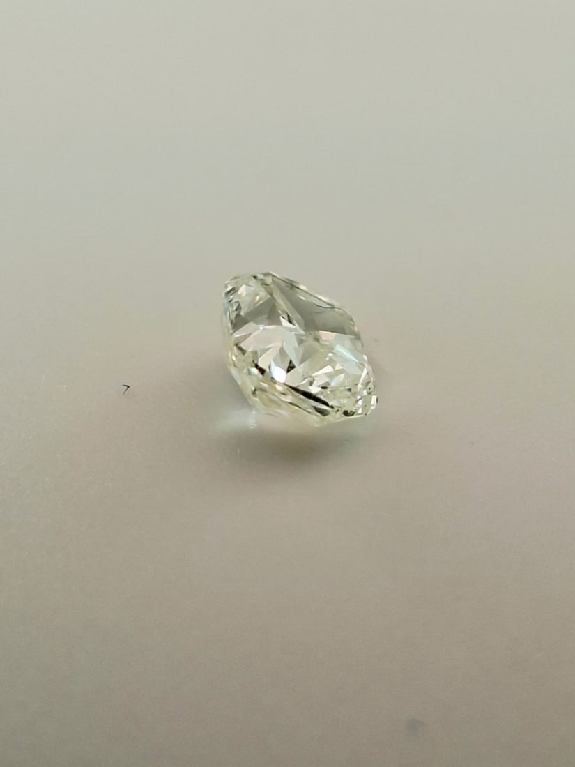 0.93 Carat K / VS2 Cushion Modified Brilliant Diamond - GIA Certified - 7