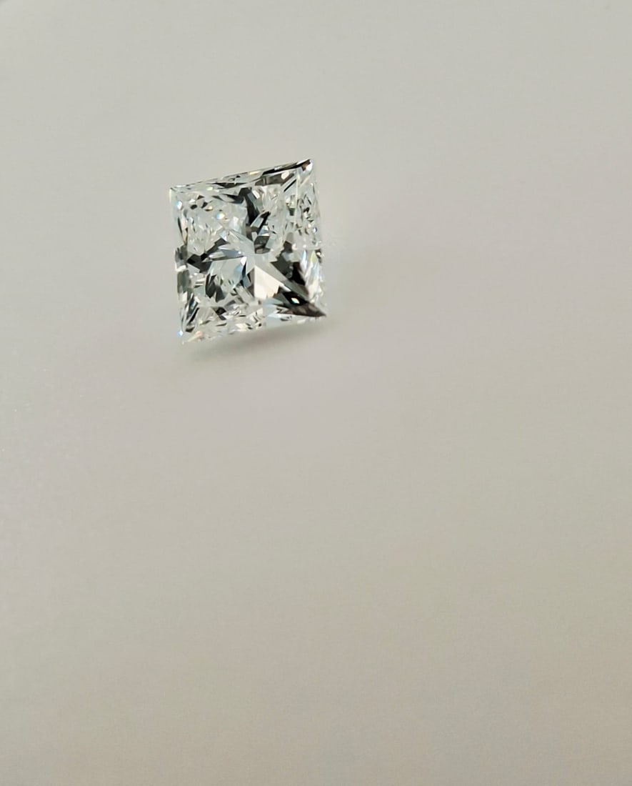 1.01 Carat E / VVS2 Princess Cut Diamond - GIA Certified - 5