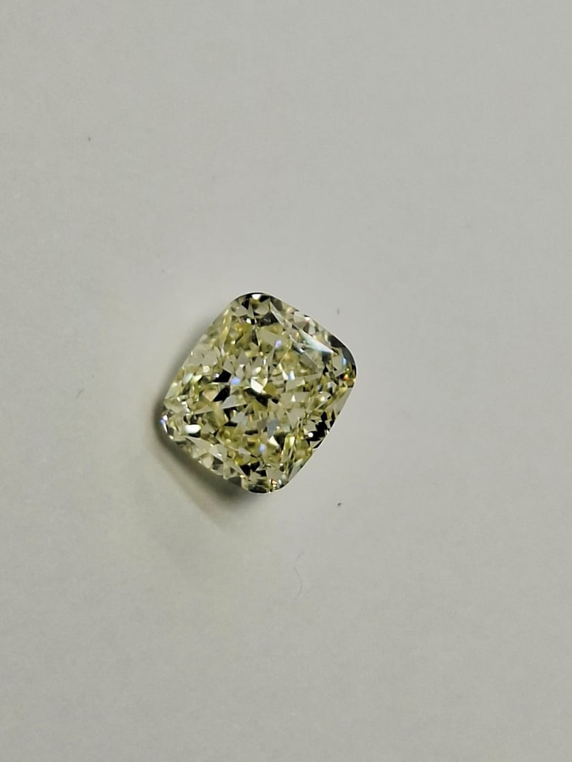 2.25 Carat Cushion Modified Brilliant Diamond - U to V Range VS2 - GIA Certified - 4