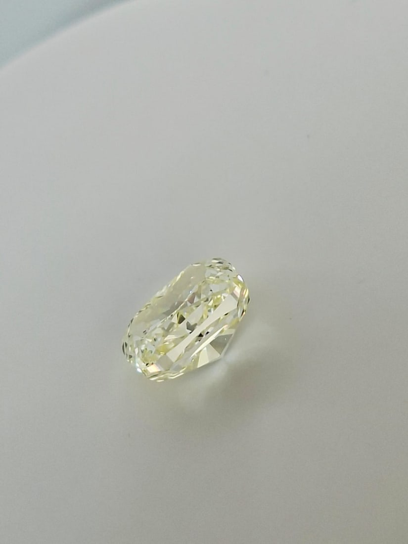 2.25 Carat Cushion Modified Brilliant Diamond - U to V Range VS2 - GIA Certified - 9