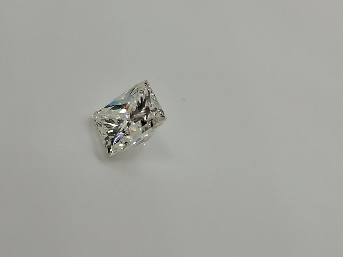 0.91 Carat Square Modified Brilliant Diamond - I Color - VVS 1 Clarity - EX/VG - GIA Certified - 7