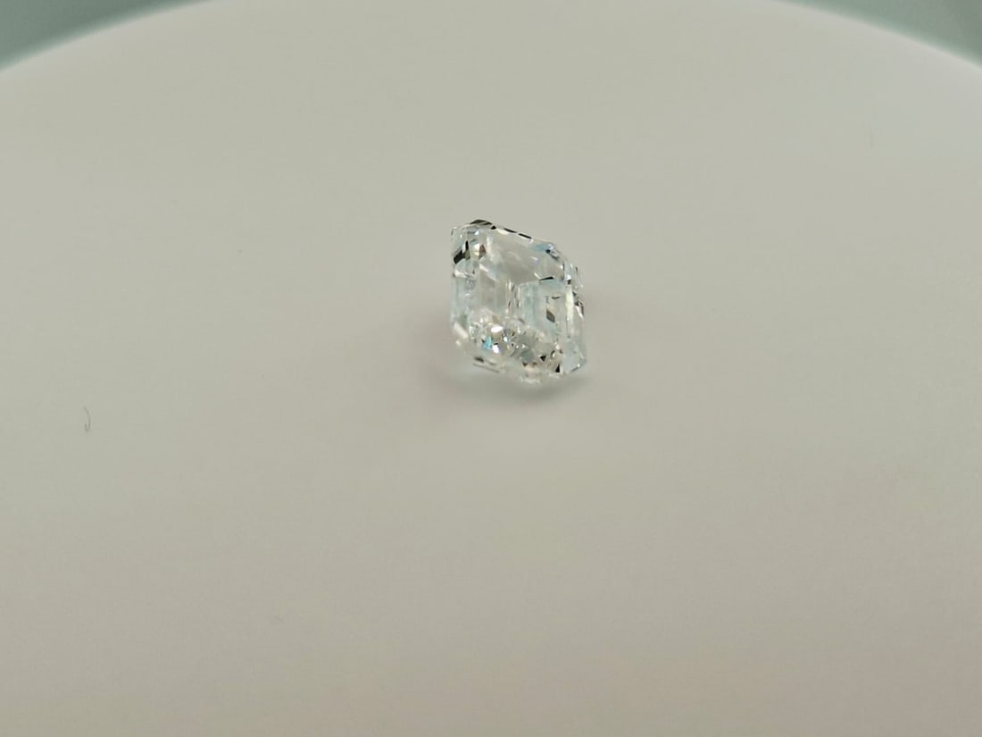1.03 Carat Emerald Cut Diamond - E Color - VVS1 Clarity - GIA Certified - 7