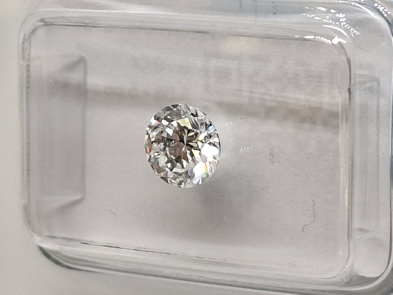 0.70 Carat D Color SI2 Round Brilliant Diamond - IGI Certified - Triple Very Good Cut - 5