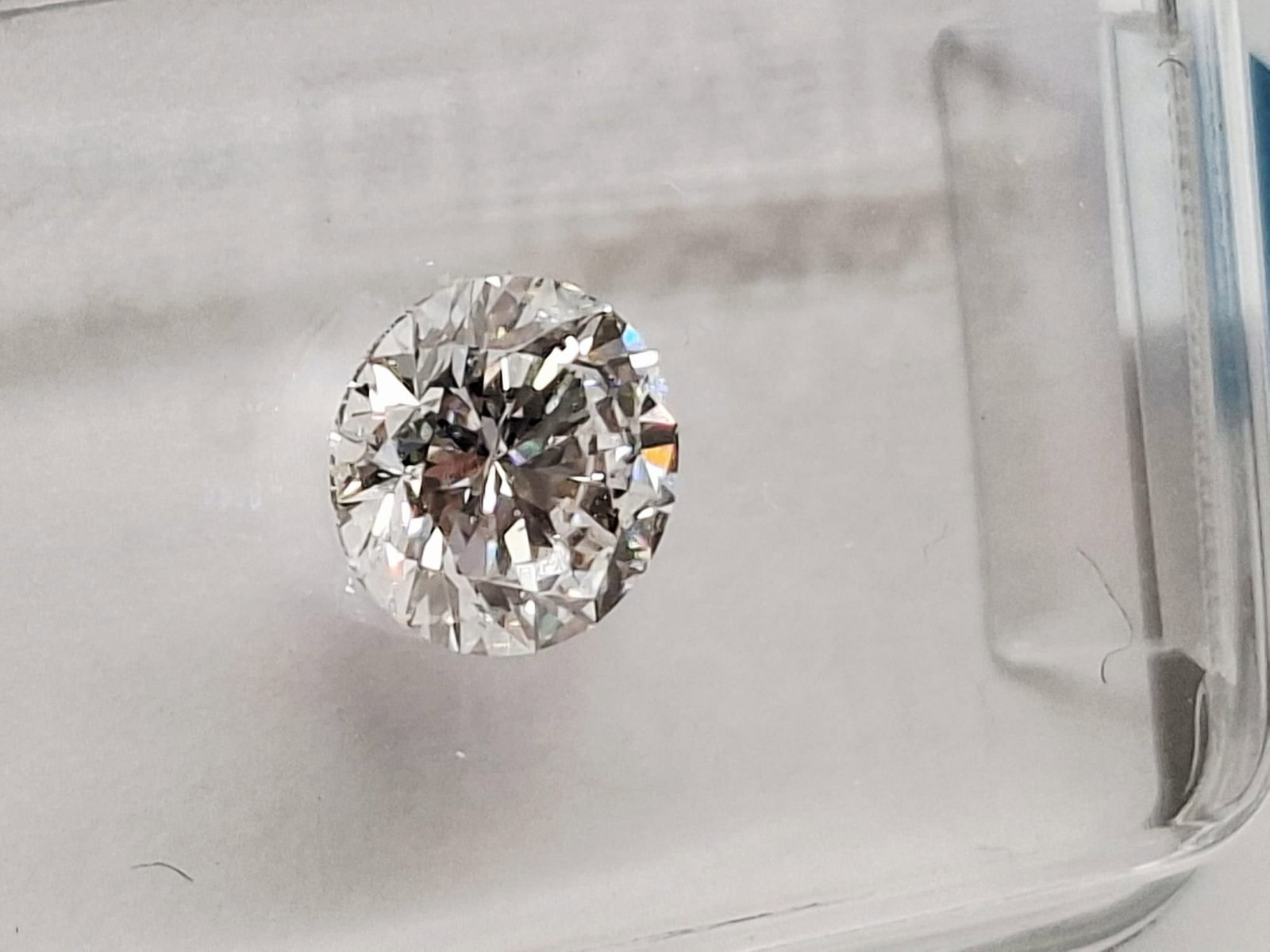 0.70 Carat D Color SI2 Round Brilliant Diamond - IGI Certified - Triple Very Good Cut - 6