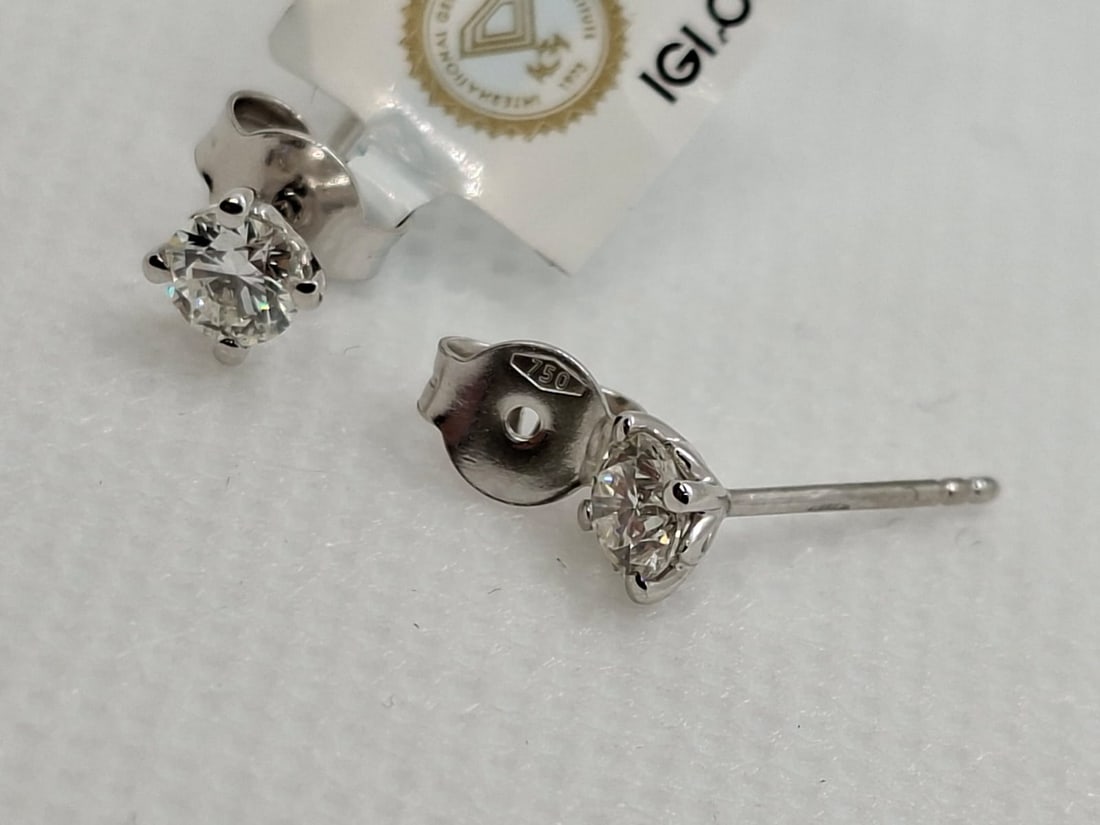 0.62 TCW Round Brilliant Natural Diamond Stud Earrings - F / VVS1 - 18K White Gold - IGI Certified - 7