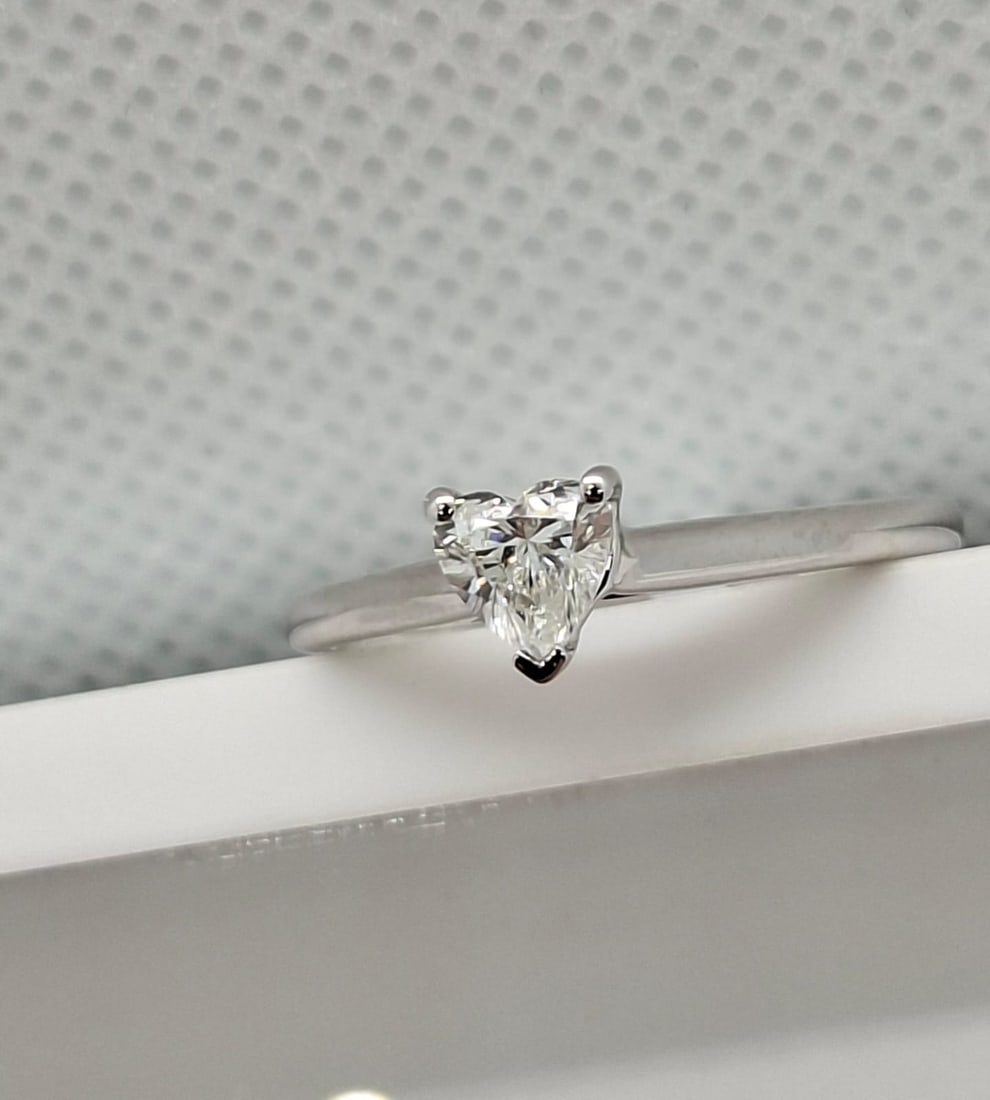0.41 CT Heart Brilliant Natural Diamond Solitaire Ring - G / VS1 - 18K White Gold - IGI Certified - 3