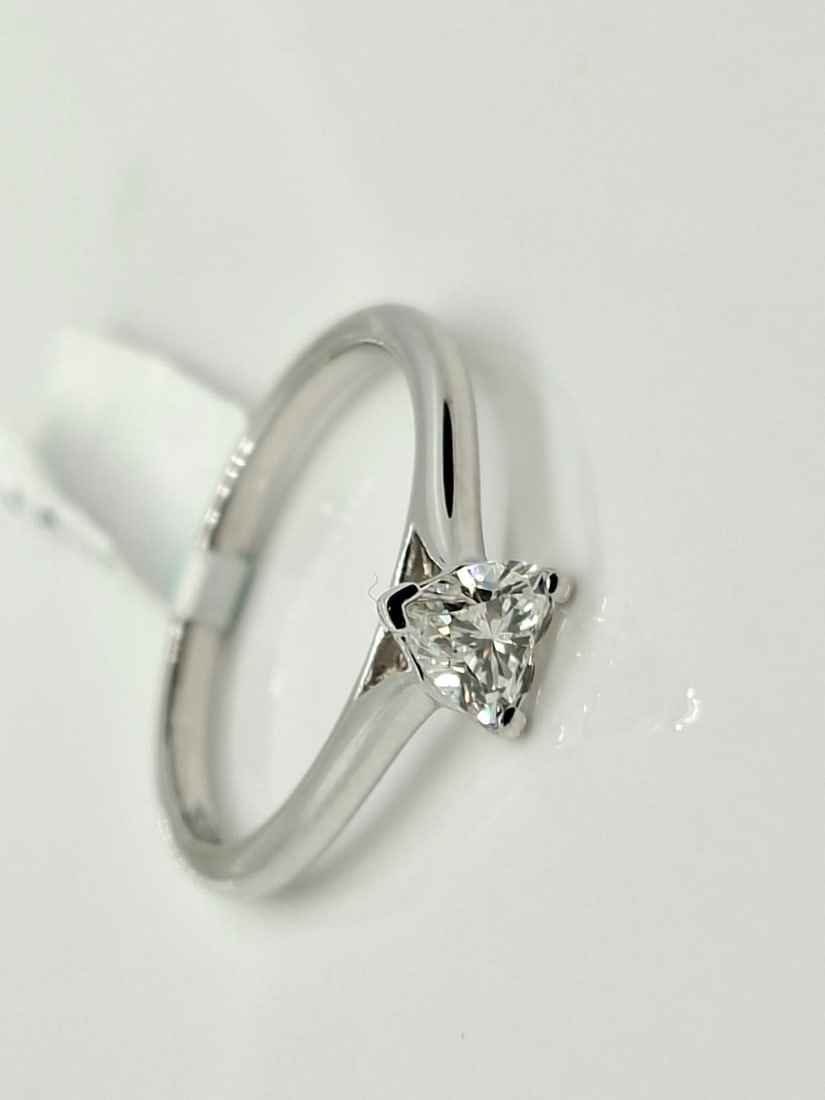 0.41 CT Heart Brilliant Natural Diamond Solitaire Ring - G / VS1 - 18K White Gold - IGI Certified - 5