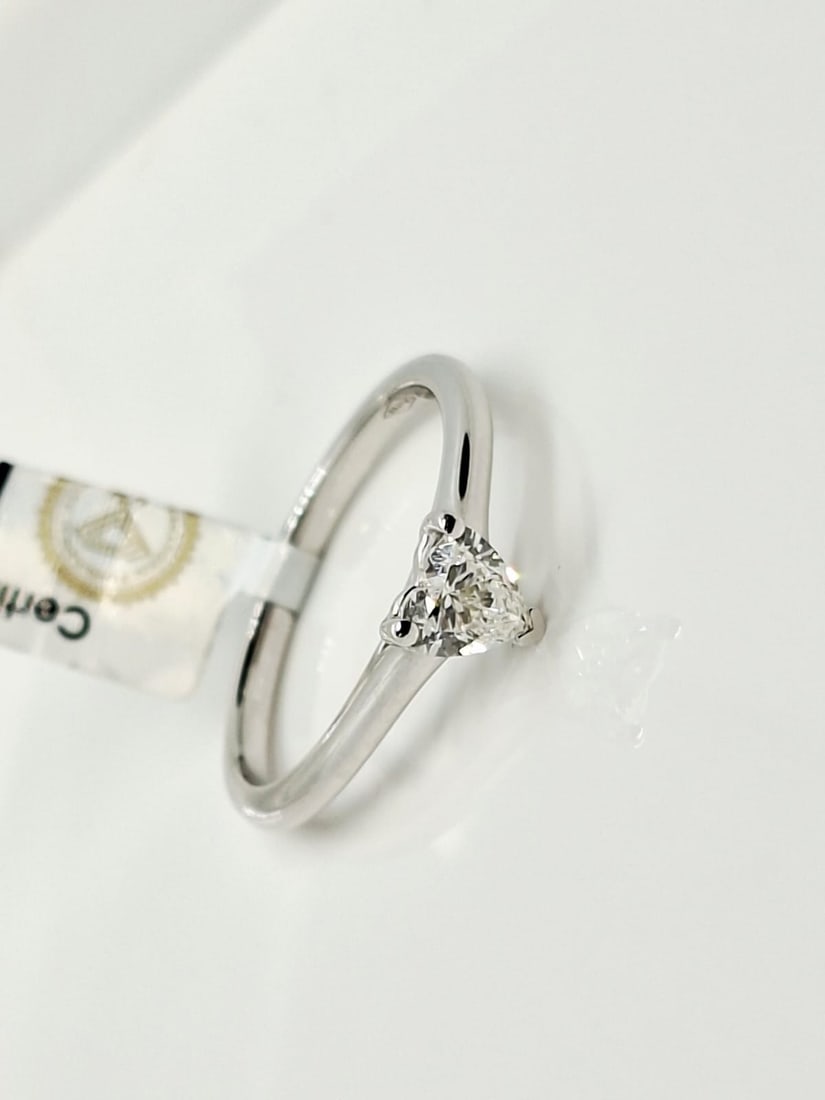 0.41 CT Heart Brilliant Natural Diamond Solitaire Ring - G / VS1 - 18K White Gold - IGI Certified - 6