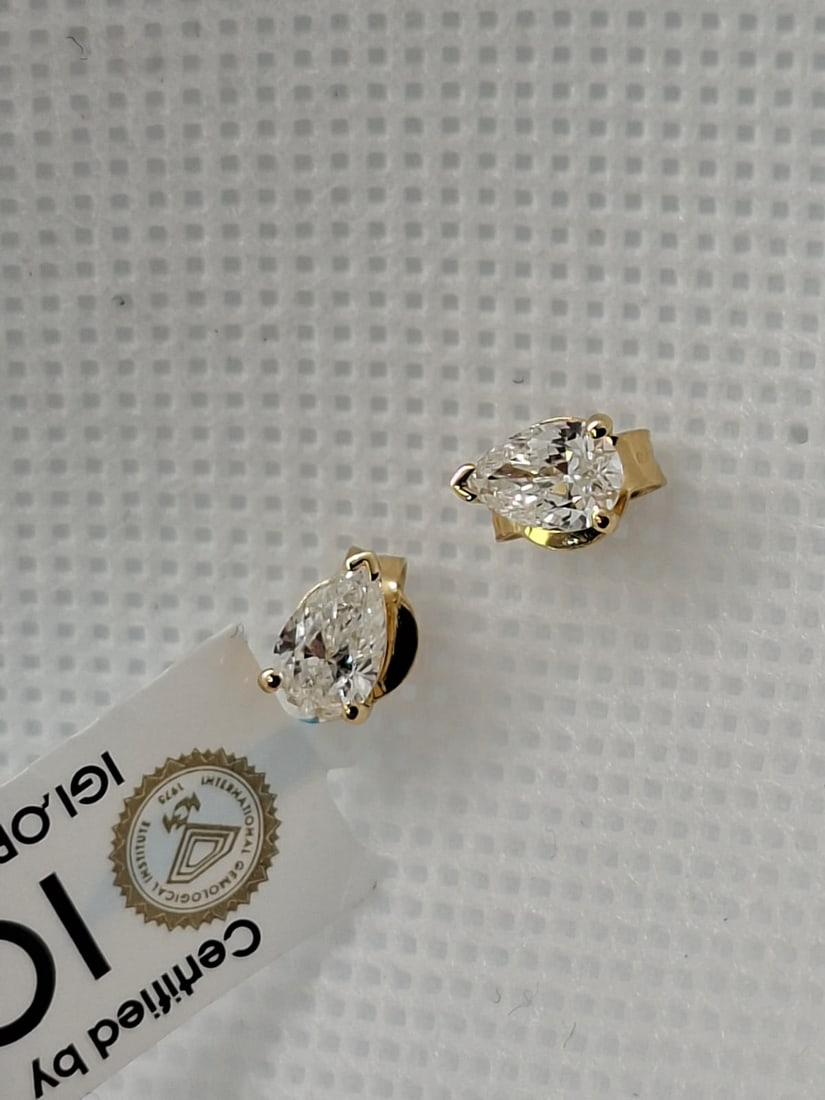 0.75 CTW Pear Shape Natural Diamond Earrings - F-G / VVS2 - VS1 - 18K Yellow Gold - IGI Certified - 5