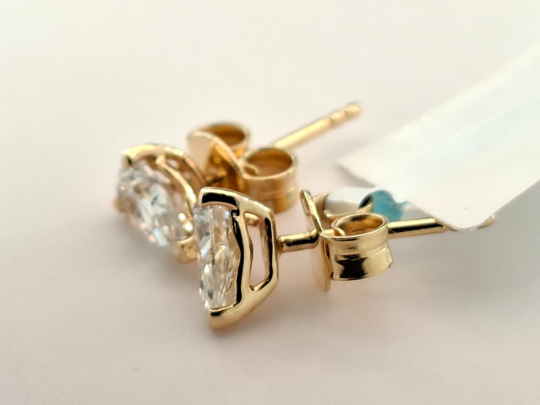 0.75 CTW Pear Shape Natural Diamond Earrings - F-G / VVS2 - VS1 - 18K Yellow Gold - IGI Certified - 6