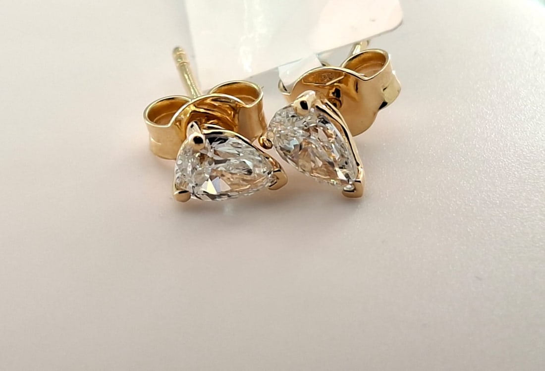 0.75 CTW Pear Shape Natural Diamond Earrings - F-G / VVS2 - VS1 - 18K Yellow Gold - IGI Certified - 7