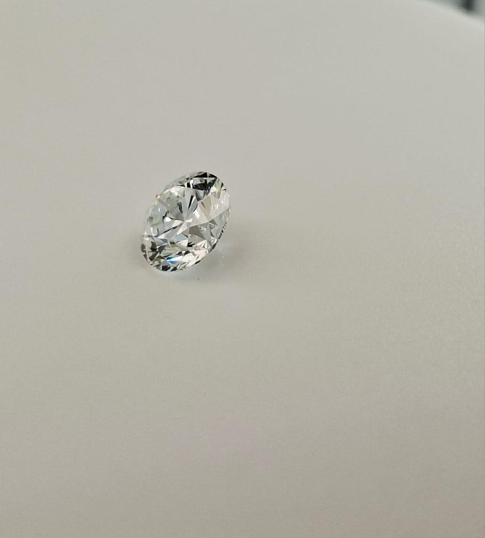 0.66 CT Round Brilliant Natural Diamond - D Color / VS2 Clarity - GIA Certified - 4