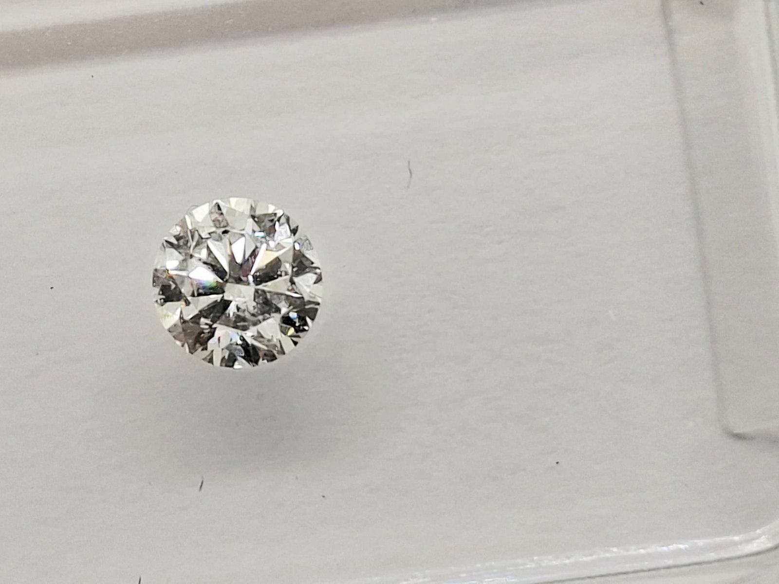 0.40 CTW Pair Round Brilliant Diamonds (0.20 CT Each) - E Color - Internally Flawless (IF) - IGI Cer - 6