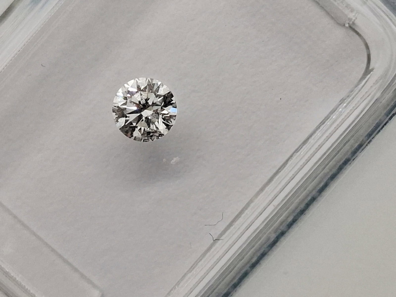 0.40 CTW Pair Round Brilliant Diamonds (0.20 CT Each) - E Color - Internally Flawless (IF) - IGI Cer - 7