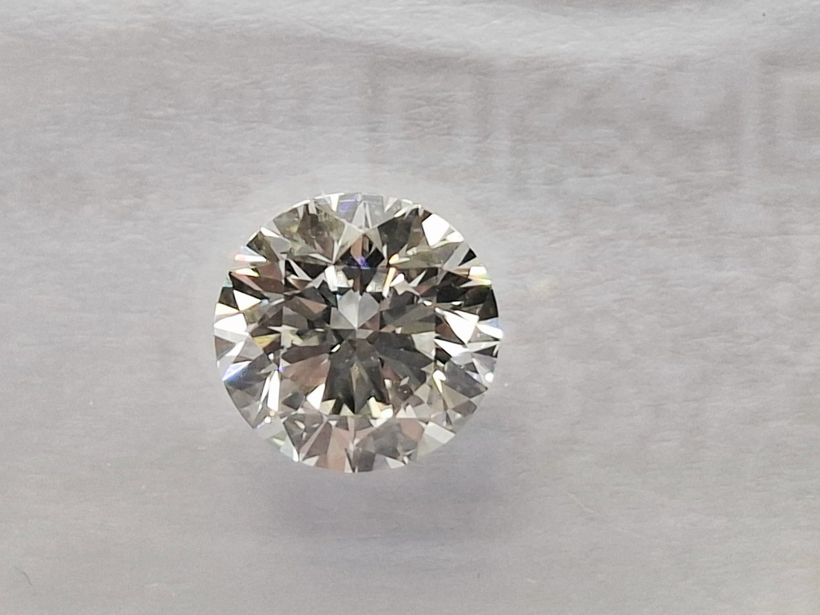 1.01 CT Round Brilliant Natural Diamond - G Color - VVS1 Clarity - IGI Certified (Sealed) (1 of 9)