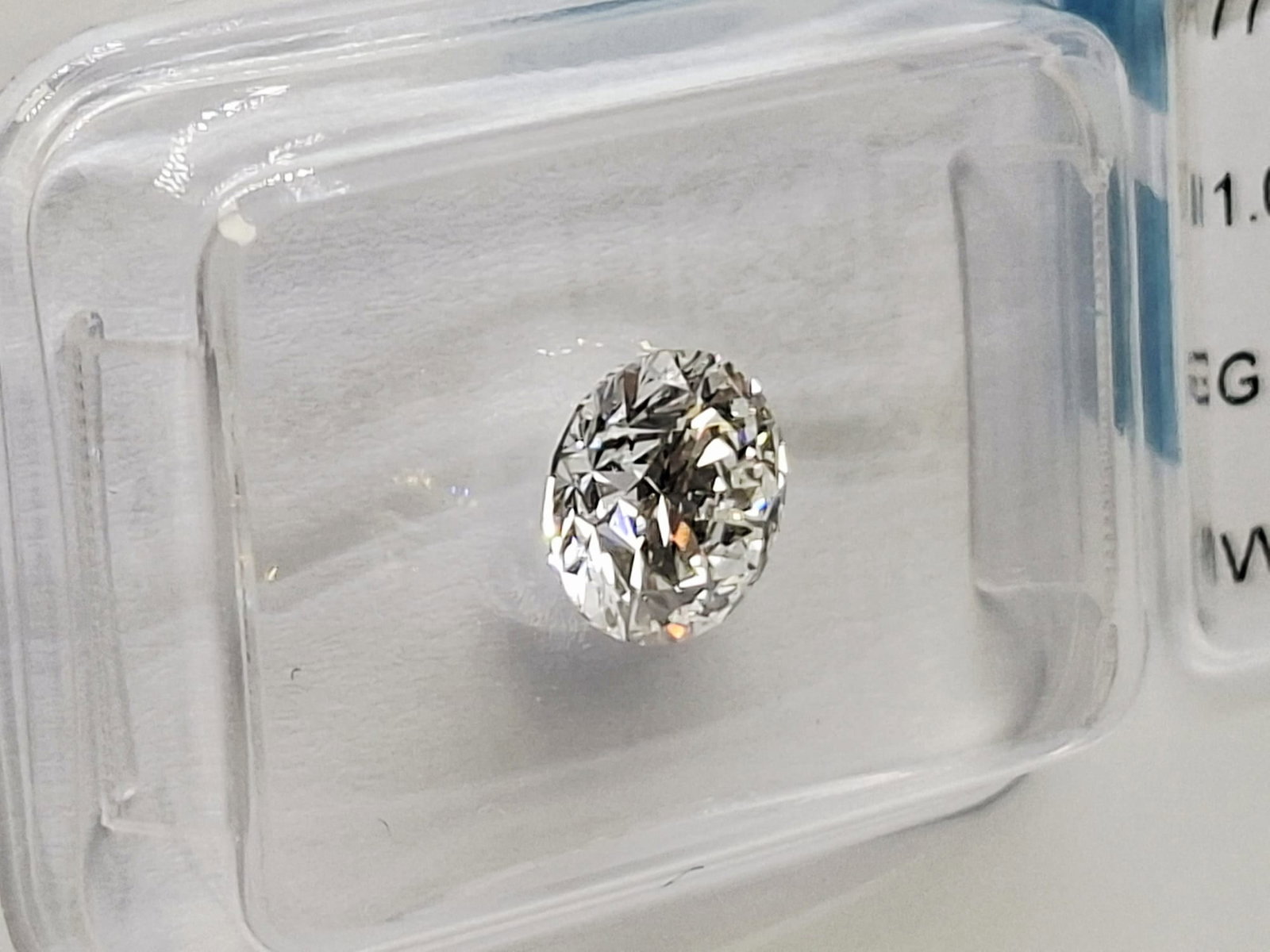 1.01 CT Round Brilliant Natural Diamond - G Color - VVS1 Clarity - IGI Certified (Sealed) - 3