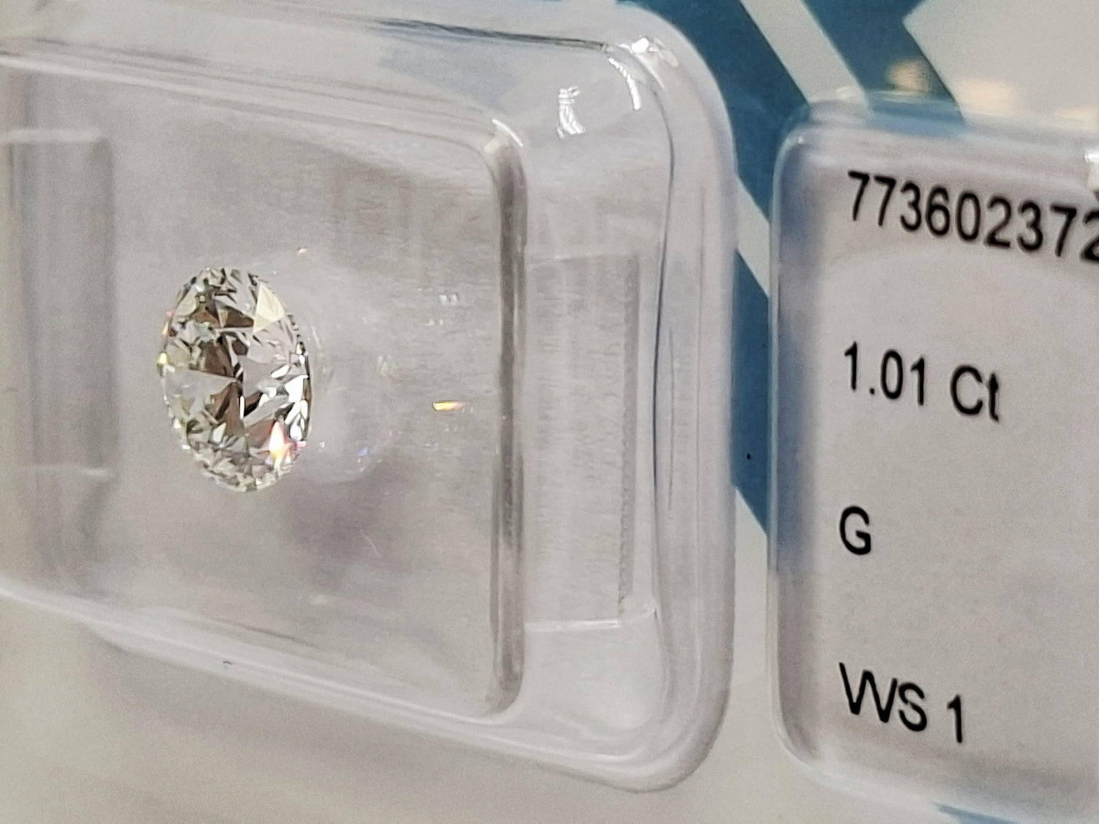 1.01 CT Round Brilliant Natural Diamond - G Color - VVS1 Clarity - IGI Certified (Sealed) - 6