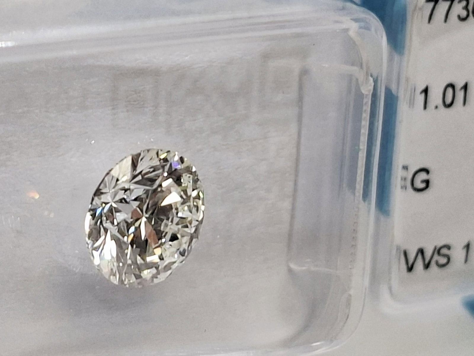 1.01 CT Round Brilliant Natural Diamond - G Color - VVS1 Clarity - IGI Certified (Sealed) - 7