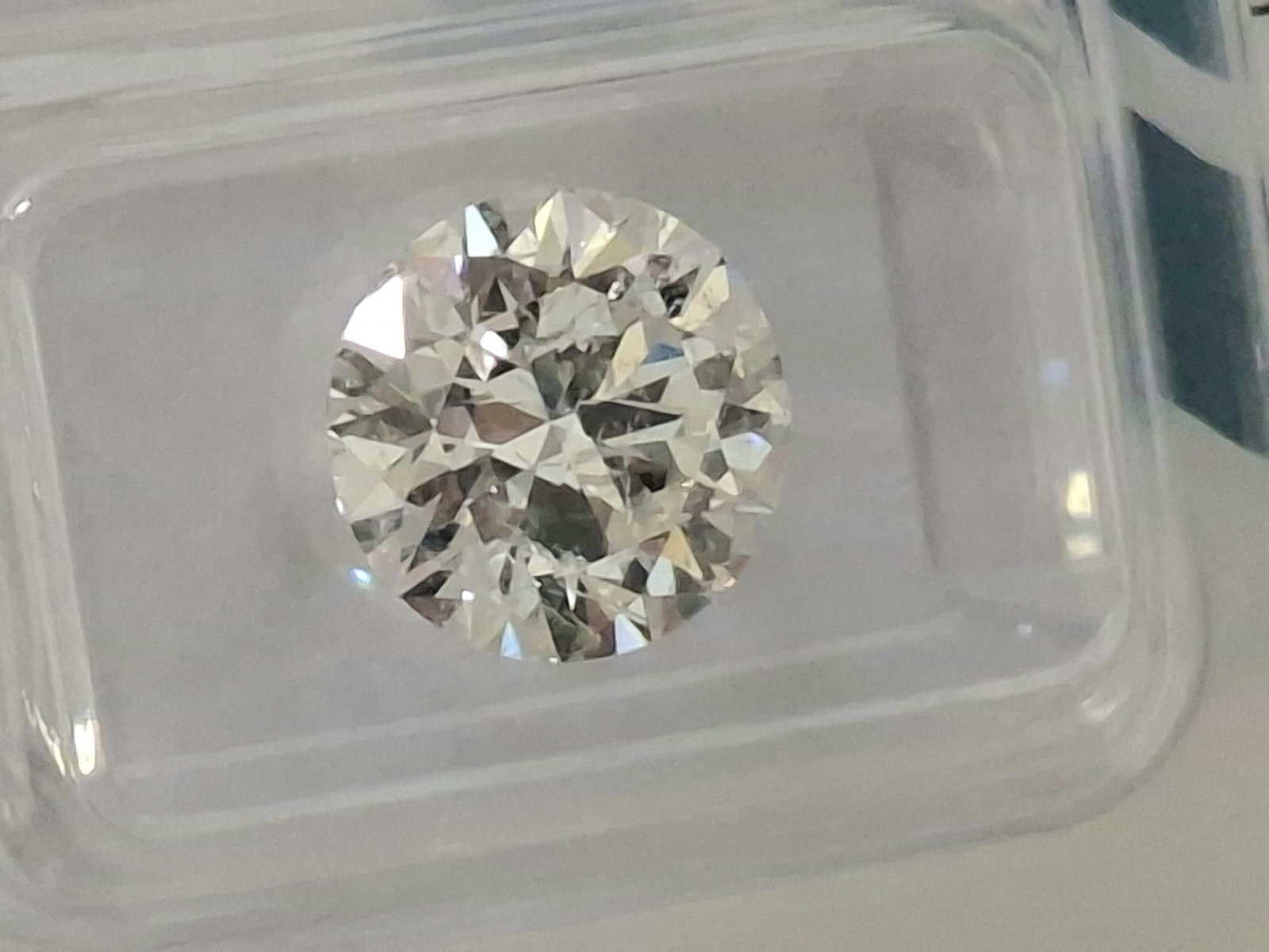 3.34 CT Round Brilliant Natural Diamond - G Color - SI2 Clarity - Triple Excellent - IGI Certified ( - 5
