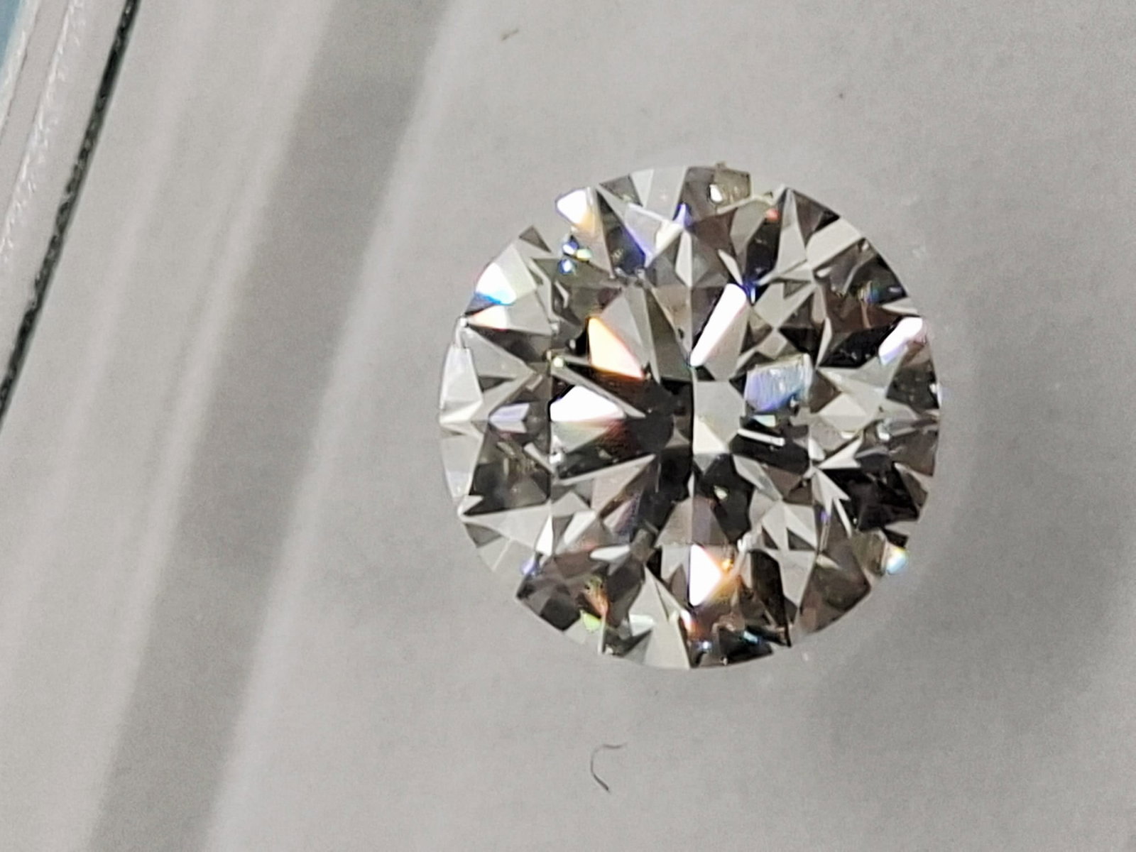 0.60 CT Round Brilliant Natural Diamond - D Color - VVS1 Clarity - IGI Certified (Sealed) - - 3