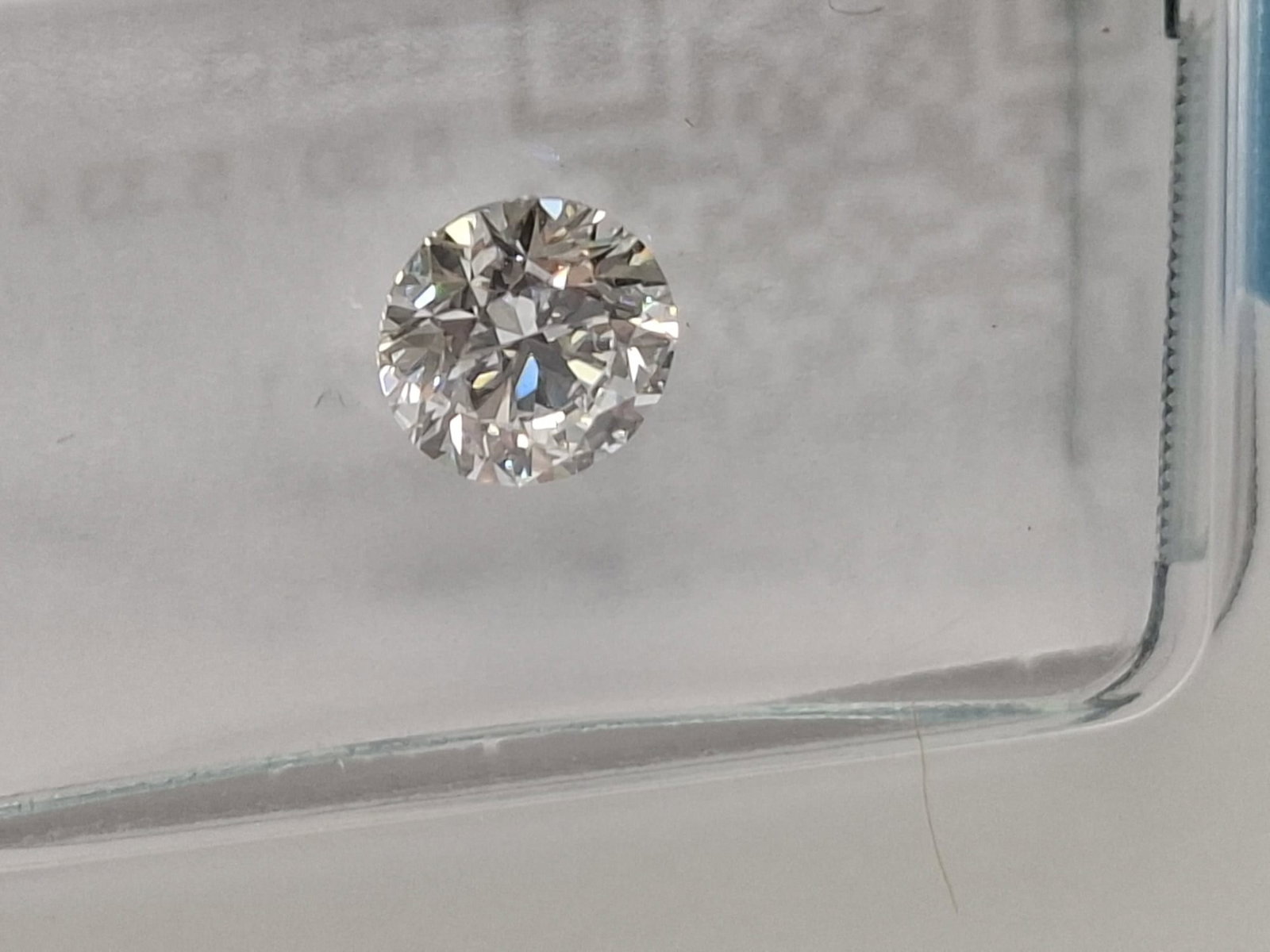 0.60 CT Round Brilliant Natural Diamond - D Color - VVS1 Clarity - IGI Certified (Sealed) - - 4