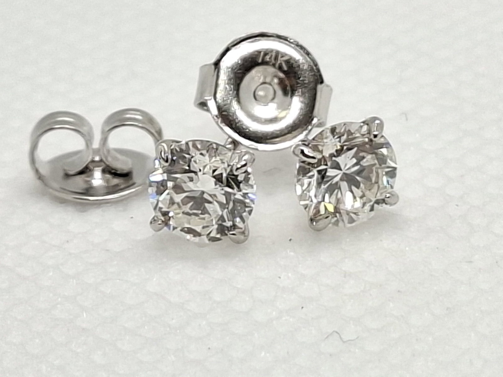 1.00 CT Round Brilliant Natural Diamond Stud Earrings - H Color - VVS2 Clarity - 14K WG - IGI: 1.00 CTW Natural Diamond Stud Earrings IGI Certified Jewelry Report • 14K White Gold • H Color • VVS2 Clarity • Very Good Finish Timeless Elegance: A magnificent pair of natural